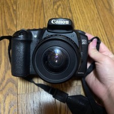 Canon DSLR Camera Excellent Condition Great for Capturing Stunning Photos