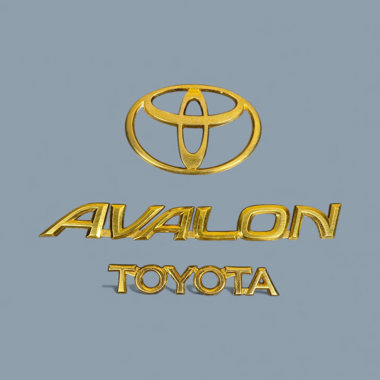 1998 1999 TOYOTA AVALON REAR TRUNK LID GOLD EMBLEM LOGO BADGE SIGN 98 99 A31741