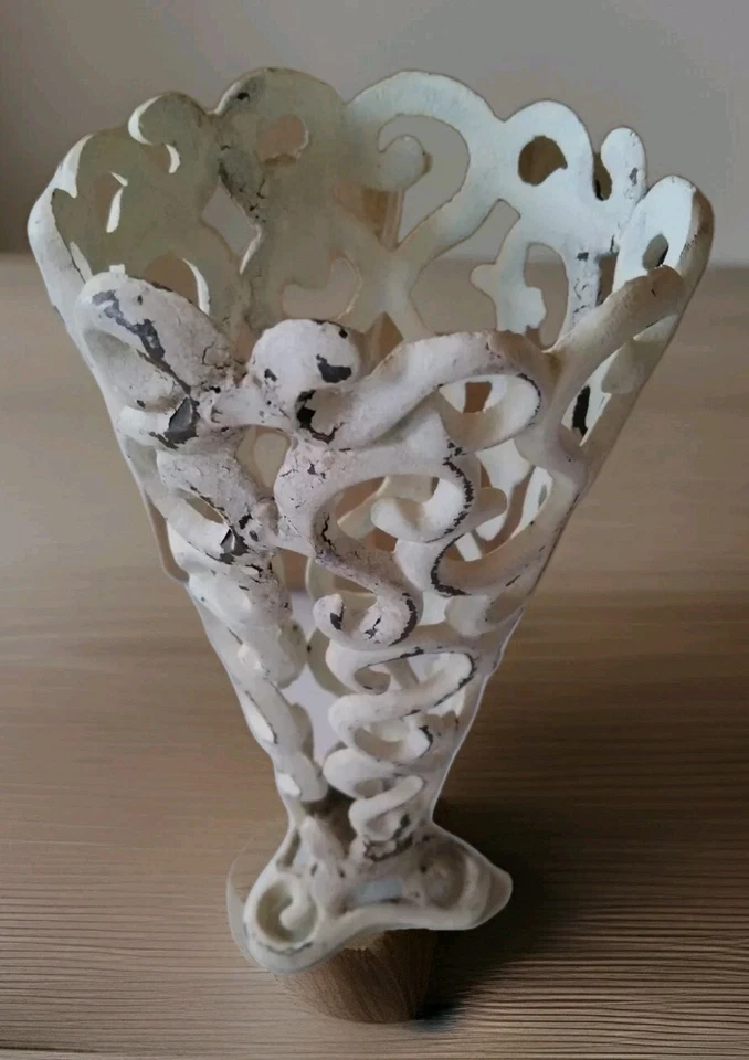 Jarrón de trabajo de pergamino abierto de hierro fundido Shaby Chic estilo victoriano vintage Foto 4 de 4