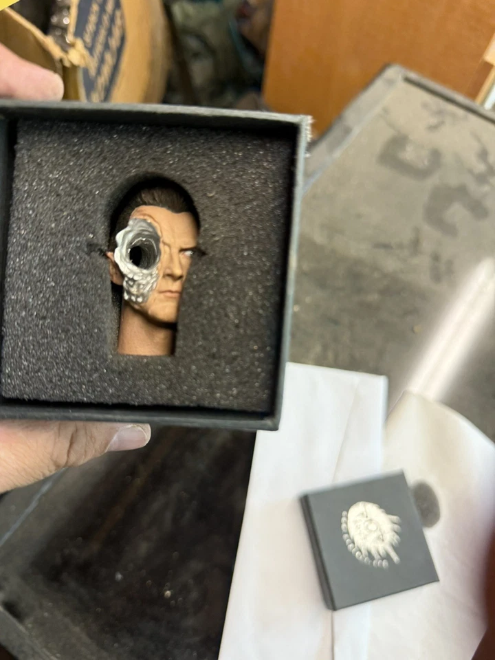 🚨🔥Hot Toys Terminator 2 Judgement Day T-1000 Figure -with extra head - Image 2 of 2