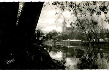 Dole - Rive du Doubs - Eglise, reflet