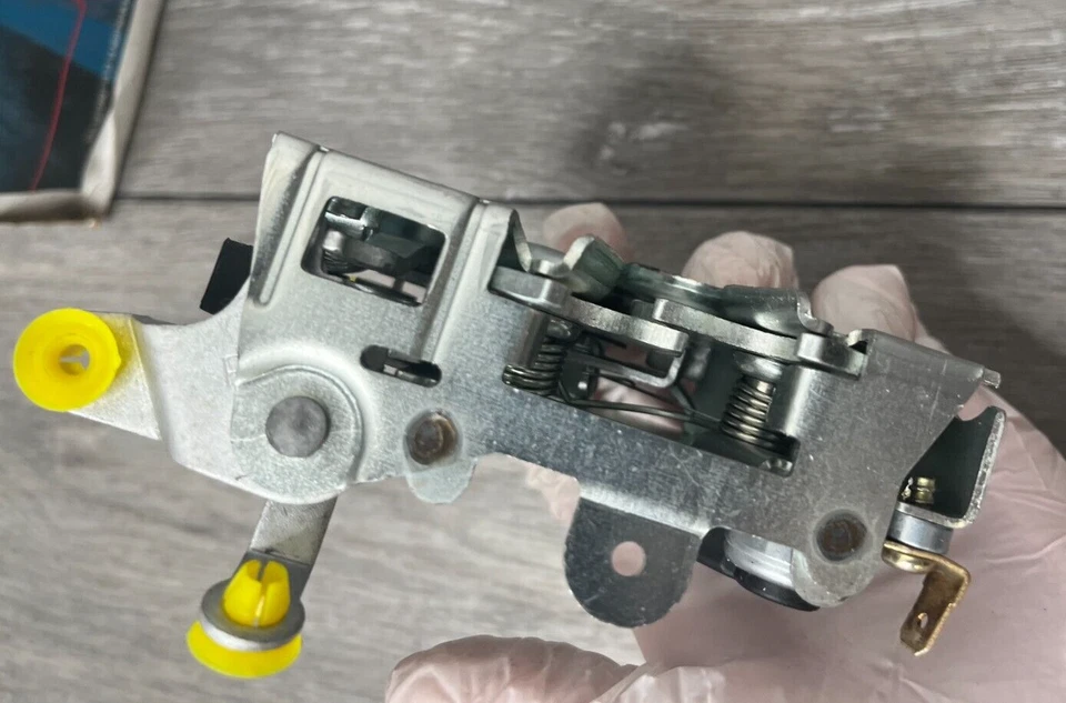 Actuador de bloqueo de puerta BWD DLA1942 apto para Ford Explorer 1991-01, Sport Trac 2001-05 Foto 2 de 4