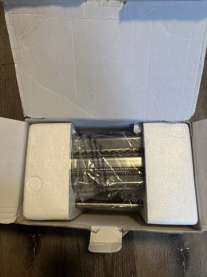 OxGord KAPM-01 Hand Roller Pasta Maker - Silver - Image 3 of 4