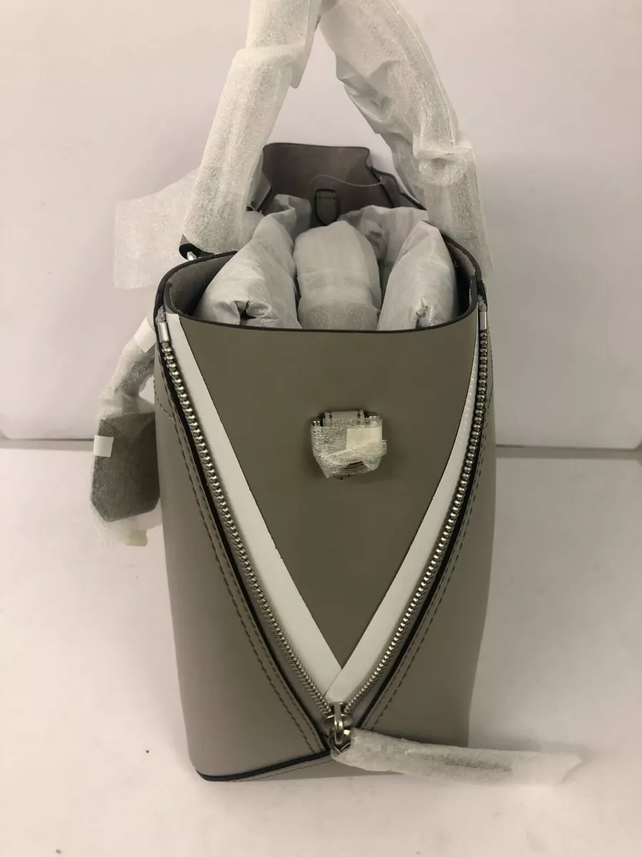 MICHAEL MICHAEL KORS Jet Set Travel Pearl Grey Saffiano Leather Continental  Wallet, Women's Fashion, Bags & Wallets, Purses & Pouches on Carousell