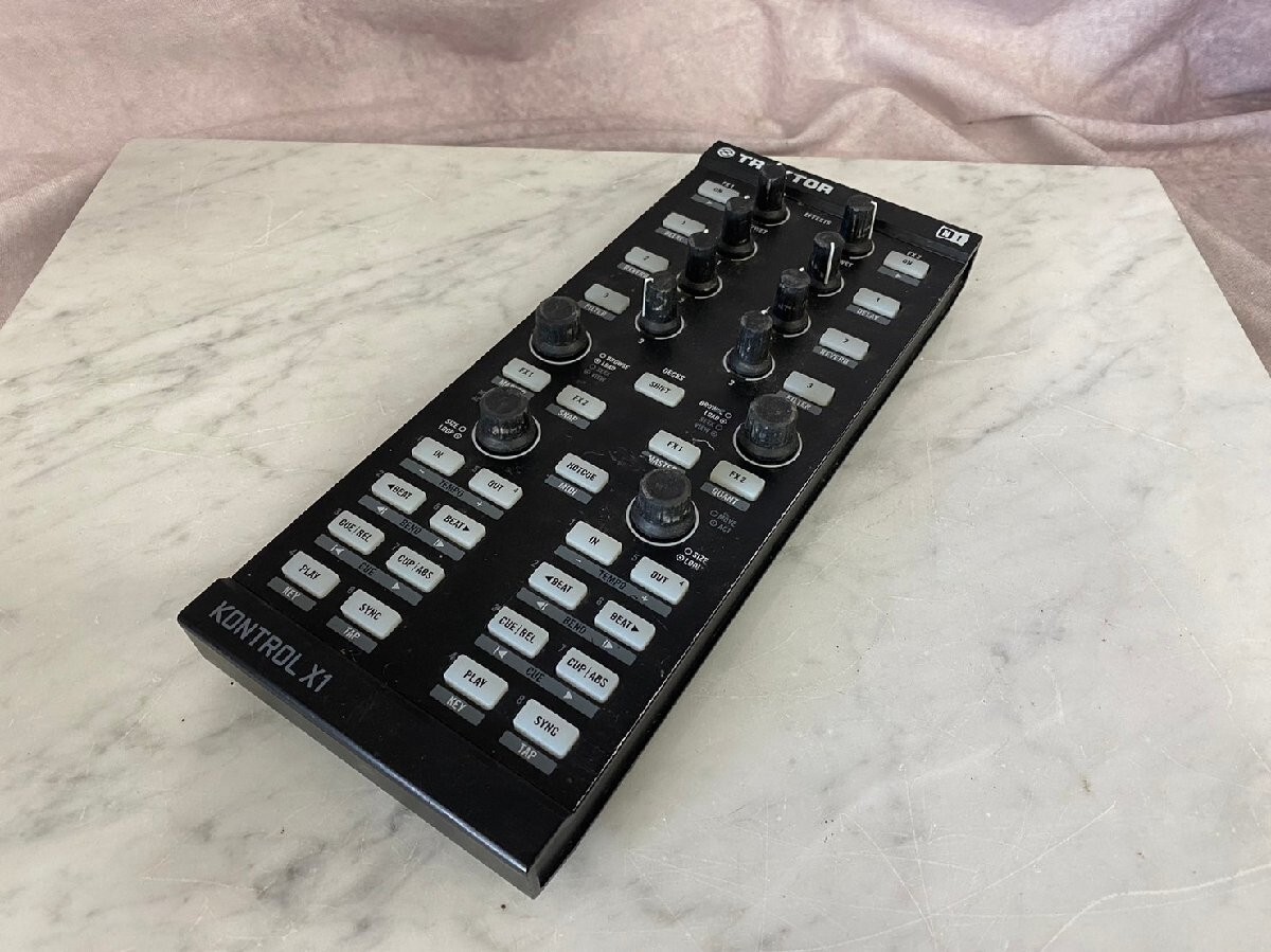 traktor x1 コントローラー　native instruments 61dzI+0T2qL._UF894,1000_QL80_.jpg