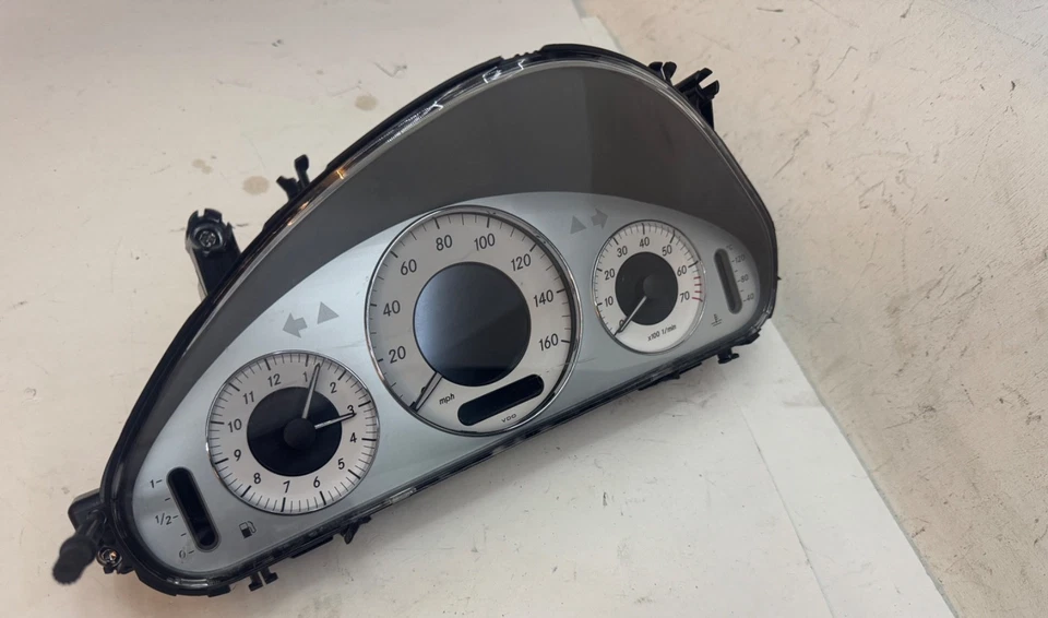 Cuadro de instrumentos velocímetro Mercedes Benz W211 E550 E350 2007-2009 OEM Foto 3 de 4