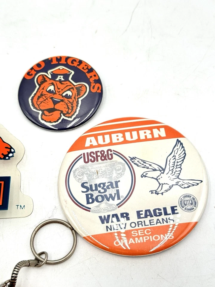 Vintage Auburn Tigers AU Lot 2 Pinback Buttons / Window Waver & Tiger Keychain - Image 3 of 4