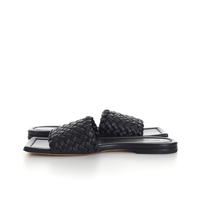 BOTTEGA VENETA 855$ Slide Sandals - Squared Toe, Flat Black 