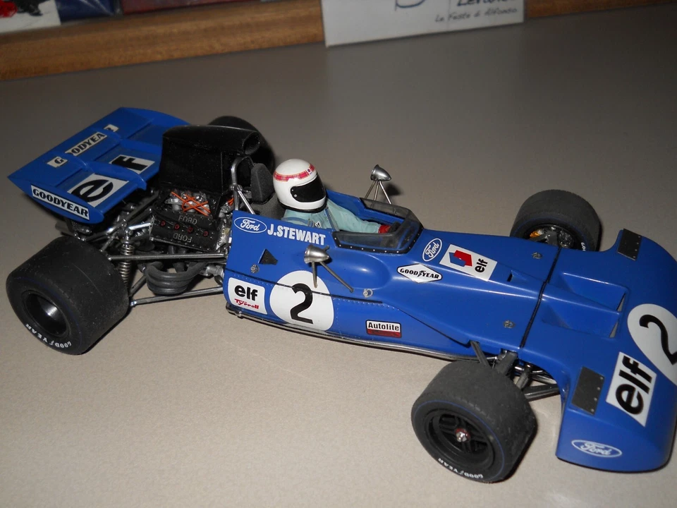 Tyrrell 003 marca Exoto - Jackie Stewart figure on board 1:18 - Immagine 3 di 3