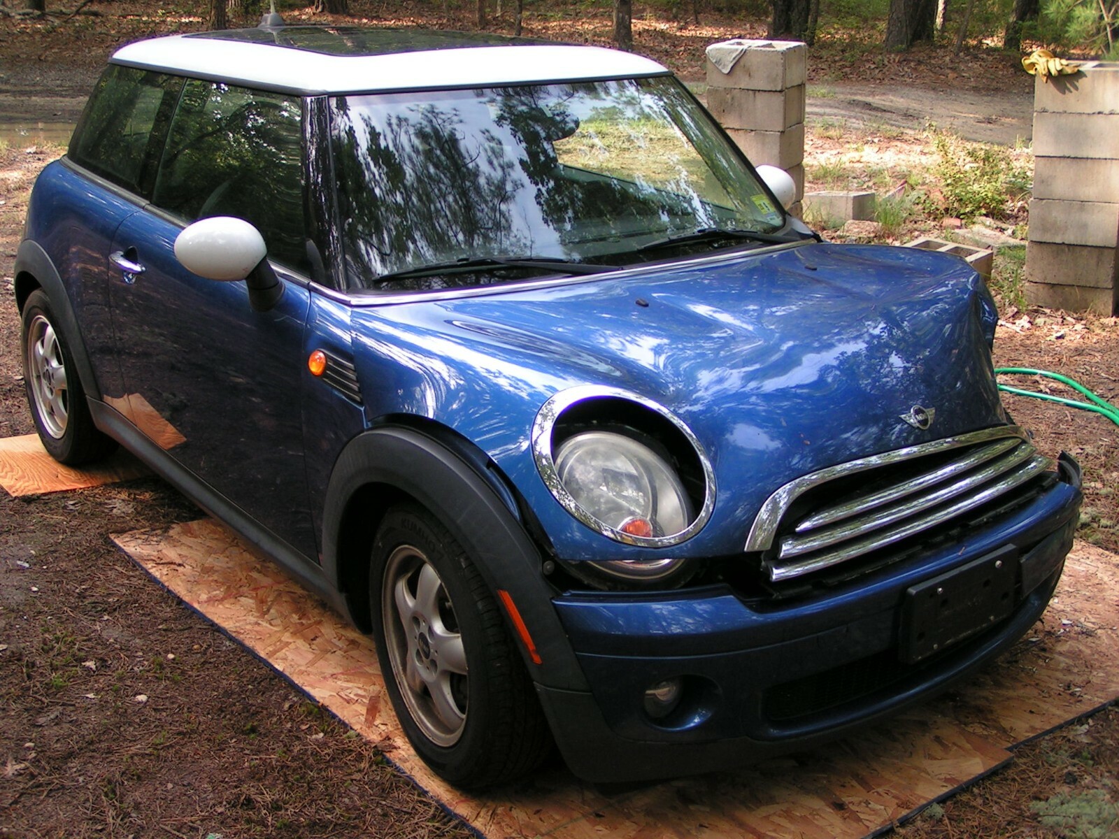 2009 Mini Cooper  2009 MINI Cooper 6 Speed Loaded GREAT PARTS+ENGINE Tires Interior TITLE in Hand