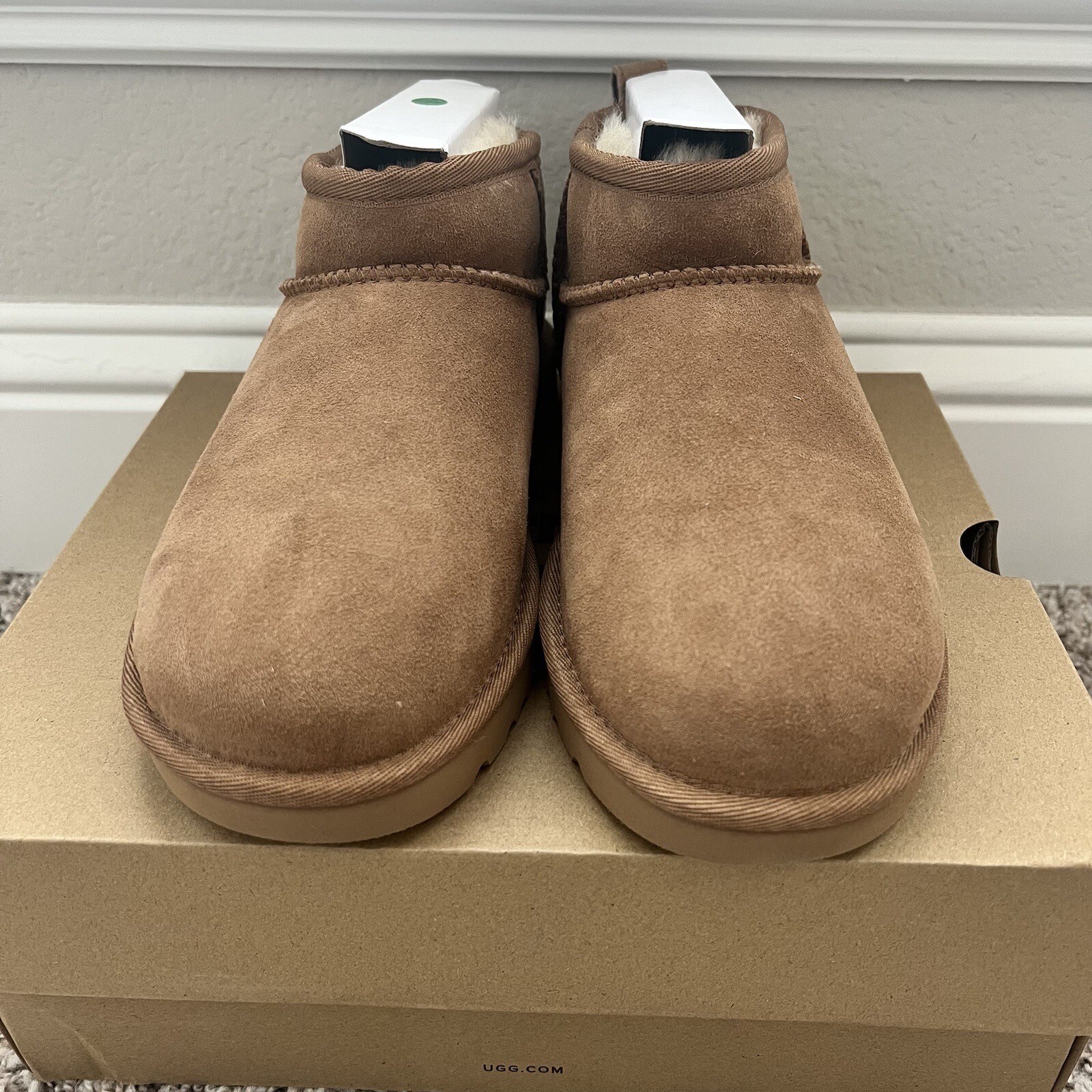 **NEW** UGG Women's Classic Ultra Mini Ankle Boot - Size 6 Chestnut