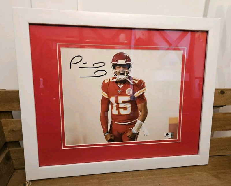 Patrick Mahomes Kansas City Chiefs 15 Signed Auto 8x10 Matt Photograph w/ COA