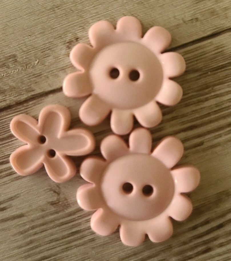 Bag of 16 Plastic Buttons ~ Multicolored ~ Various Sizes ~ Decorative Buttons - Image 3 of 4