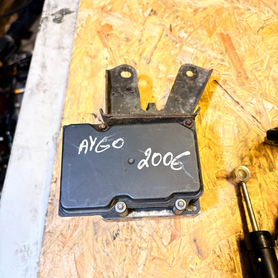 TOYOTA AYGO 2006 ABS PUMP & MODULE GENUINE OEM - Image 2 of 4