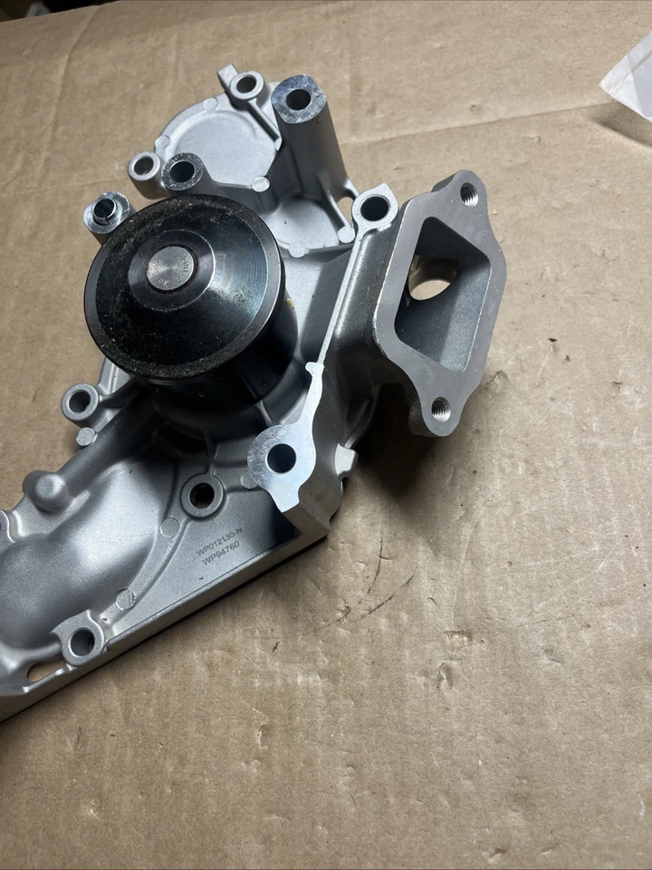 Bomba de agua del motor Lexus LS400 SC400 Celsior 1UZFE OEM genuina 16100-50023 Foto 3 de 4