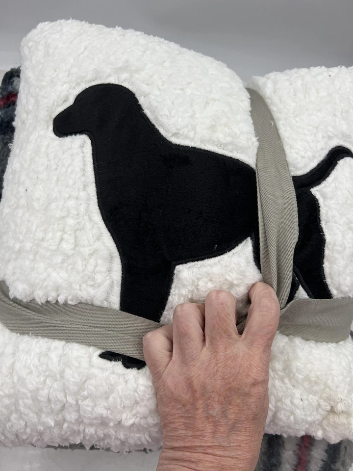 Juego de manta y almohada Woolrich Sherpa 50x60 gris rojo a cuadros apliques para perro Foto 2 de 4