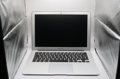 Apple MacBook Air 13'' (Anfang 2015)   1,6 GHz Dual-Core Intel Core i5, 8 GB RAM