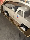 Tonka XR-101 Chevron Service Truck Diecast Toy Vehicle Emergency Light Tire Rack