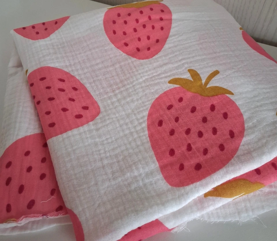 Rest Musseline Erdbeere auf weiß 100 x 135 cm