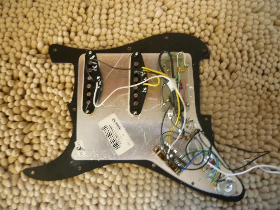 Подлинный Fender плеер Stratocaster HSS загруженный черный накладка Alnico V звукосниматели - Изображение 3 из 3