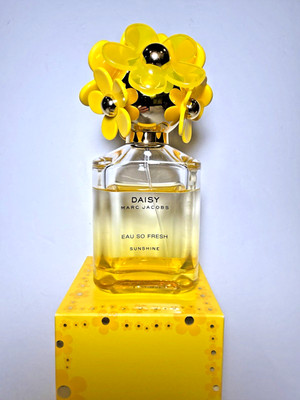 MARC JACOBS DAISY SUNSHINE Eau de Toilette Spray 2.5 oz 75 ml