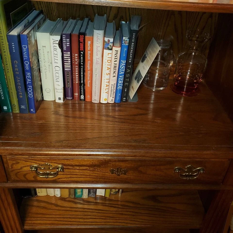 Estanterías para libros de biblioteca Hammary vintage de mediados de siglo de madera maciza de roble iluminadas de 7' Foto 4 de 4