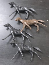 Vintage LOT Of 4 Plastic Toy Horses For Cavalry - Cowboys - Indians     T8 