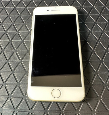 Apple iPhone 7 32GB Silver LTE Cellular Verizon MNAD2LL/A