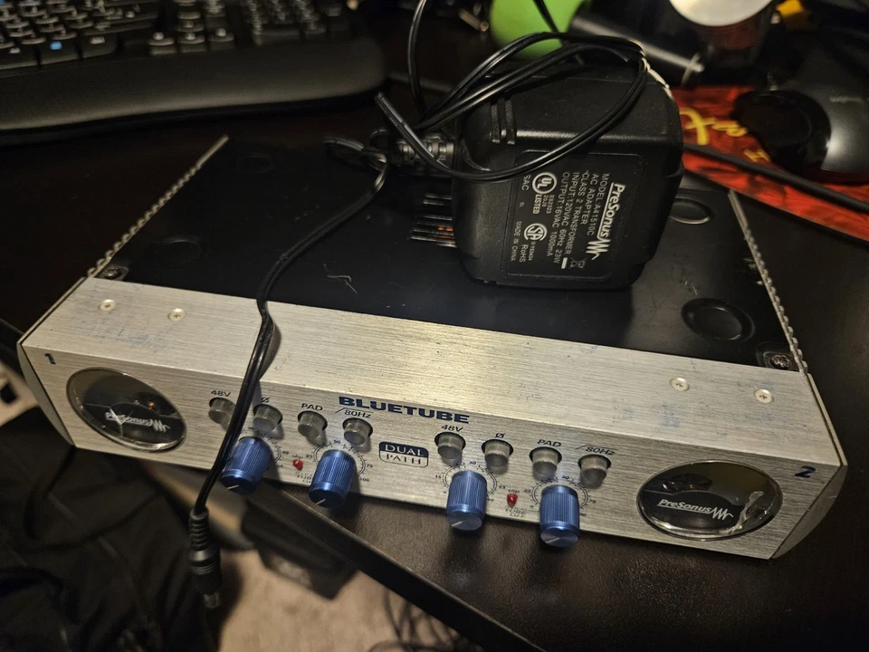 Preamplificador de tubo de vacío de micrófono/instrumento de doble trayectoria PreSonus BlueTube Foto 3 de 4