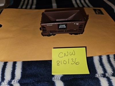 WALTHERS ORE CAR, CNW, HO SCALE, 810136, EXCELLENT CONDITION SEE PHOTOS