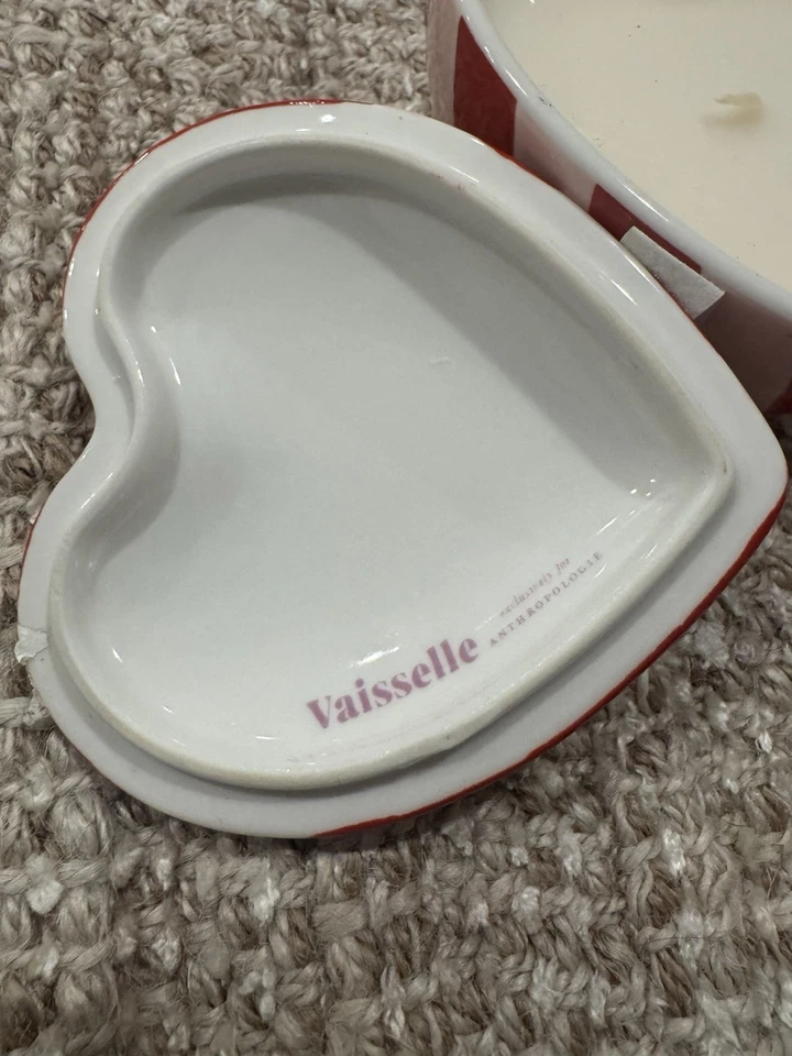 Vela de cerámica Anthropologie x Vaisselle, aroma a bayas y rosas del bosque, caja abierta Foto 2 de 4