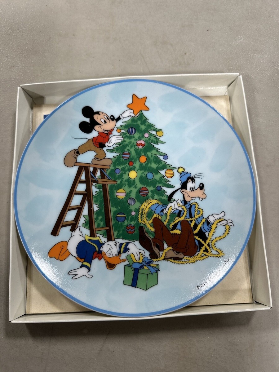 Walt Disney Collection Collectors Plate Christmas 1983 Sneak