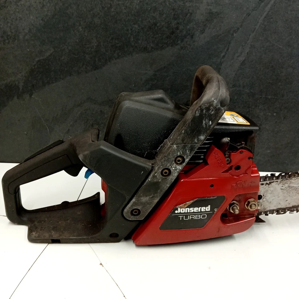 Jonsered CS2138 Chainsaw – Starts & Runs – Chain Brake Handle Missing - Image 3 of 4