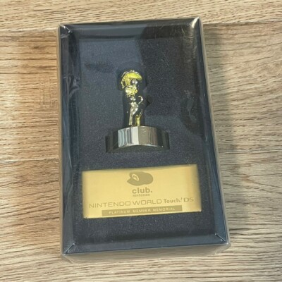 Club Nintendo Platinum Member Memorial Gold Mario Figure Statue 1