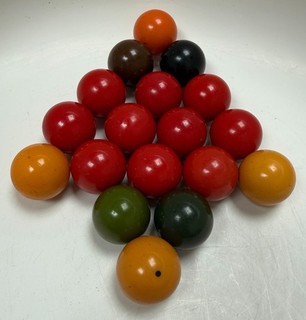 18 Vintage Catalin Bakelite Snooker/ Billiard Balls 503g
