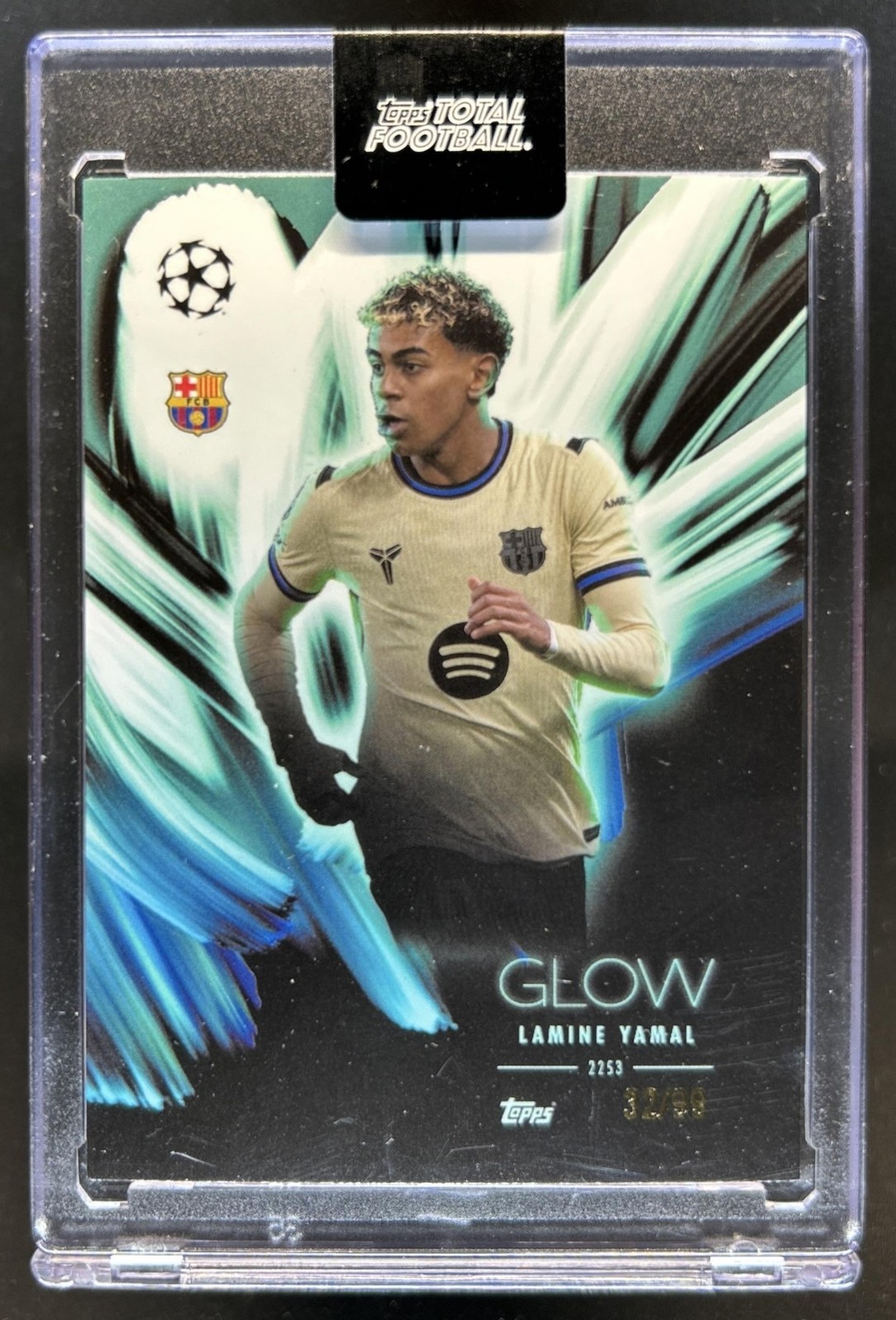2025-26 Topps Total Football Lamine Yamal Glow #/99 Barcelona