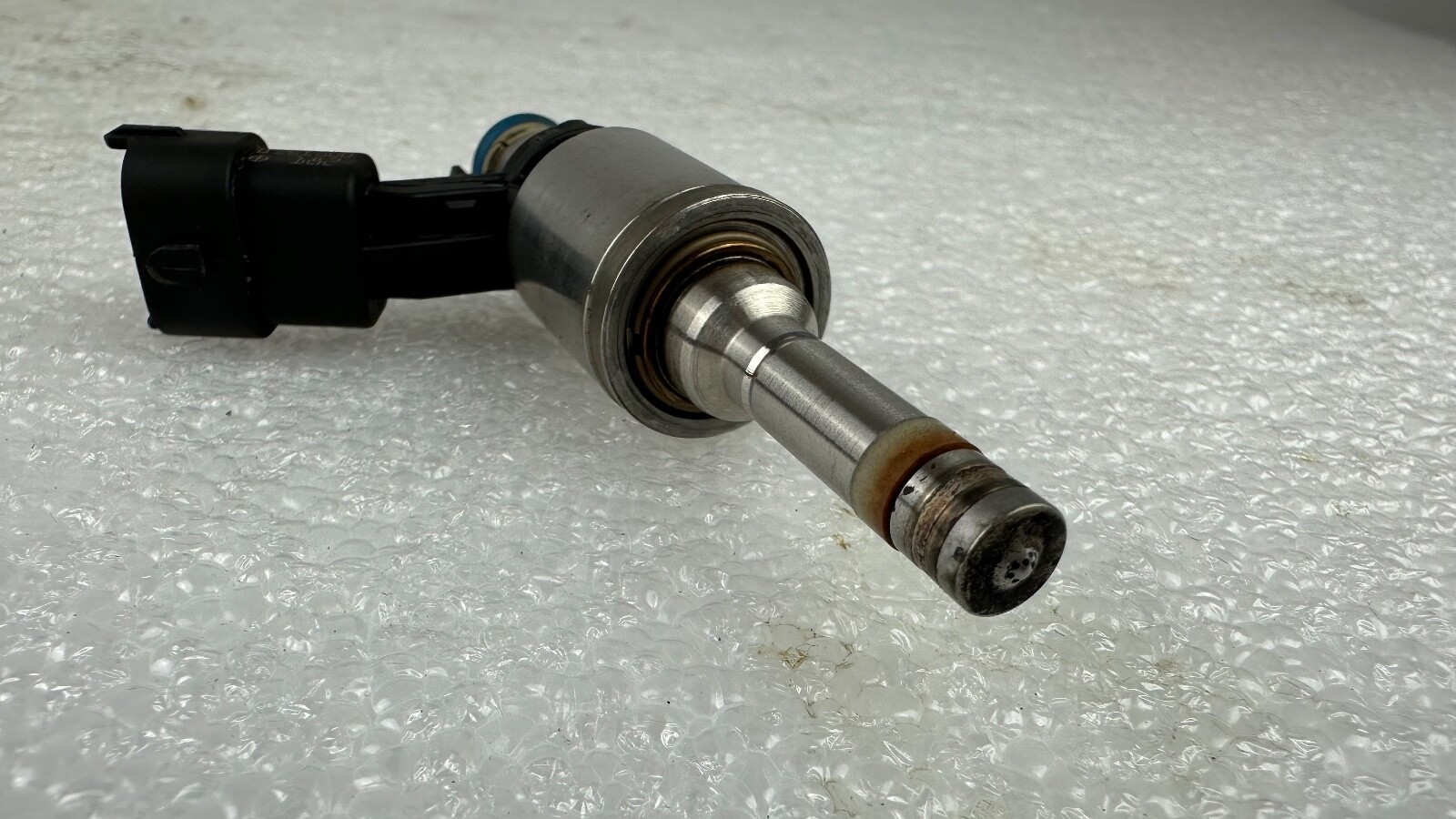 Maserati Ghibli SQ4 Injector Nozzle 0261500182 Bosch used
