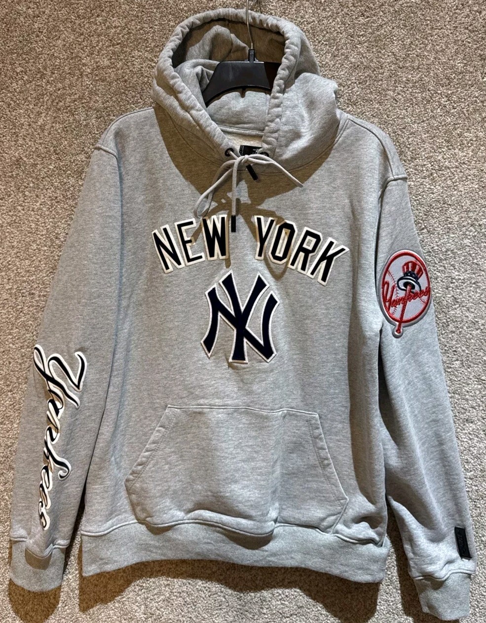 Pro Standard MLB New York Yankees Mens Gray Hoodie Sweatshirt Medium