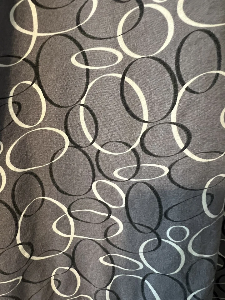 DICKIES WOMENS SIZE LARGE SCRUB. ELASTIC BACK. CIRCULAR PATTERN. - Image 3 of 4