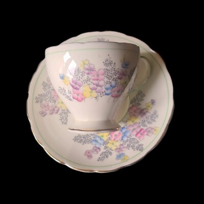 Vintage Foley Fine Bone China Elfenbein Blumen Tasse und Untertasse mit grüner Linie