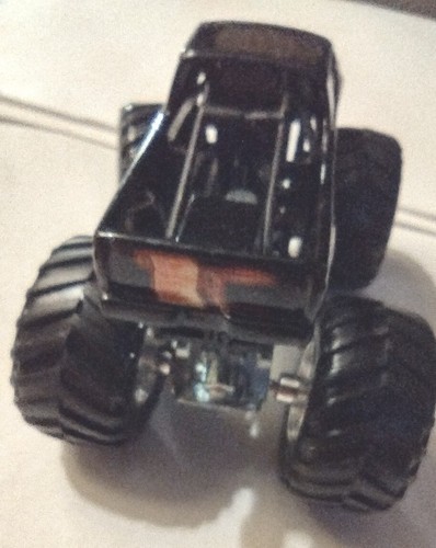 HOT WHEELS MONSTER JAM TRUCK THE BROKER 1:64 DieCast Truck - Picture 15 of 16