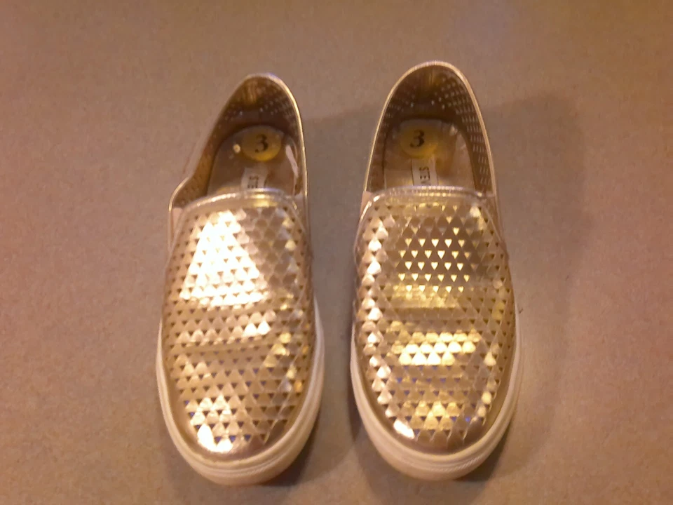 Steve Madden Niñas Dorado Perforado Informal Tenis Zapatos Sin Cordones Talla 3 Foto 2 de 4