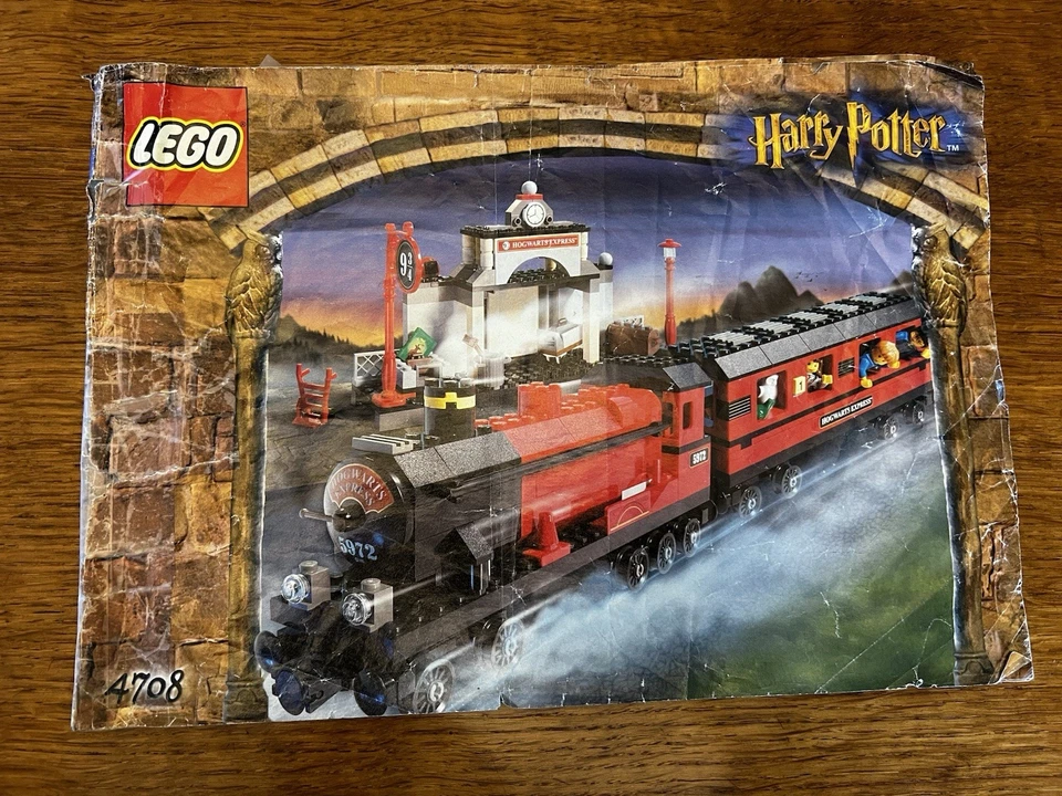 LEGO Harry Potter Hogwarts Express 4708 with Mini figures - Image 2 of 4