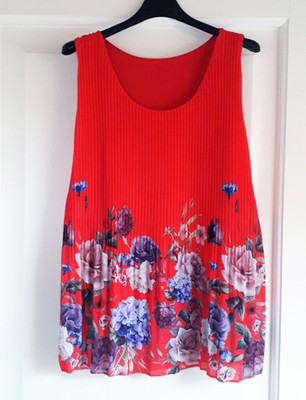 Ärmellose Plissee Bluse rot geblümt Gr. M/L Top Plissee Tshirt Damen