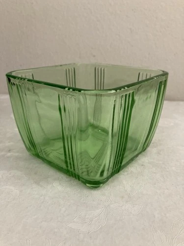 Vintage Uranium   Depression Glass Refrigerator Dish NO lid😔( 4x4x3)