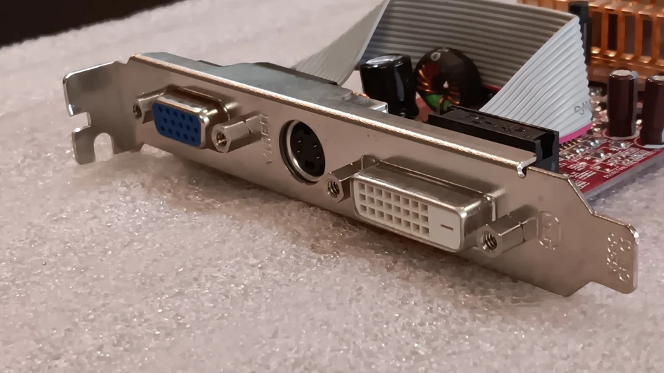 MSI NVIDIA GEFORCE FX 5200 128MB MS-8998 FX5200-TD128LF AGP Graphics Card - Image 3 of 4