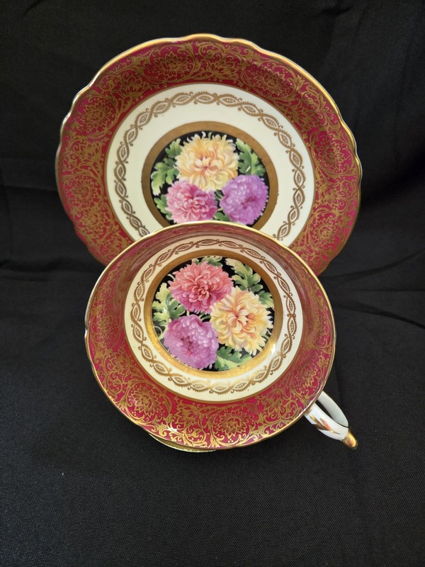 Vtg. Paragon Red & Gold Gilt Teacup & Saucer w/ Chrysanthemums Dbl Warrant
