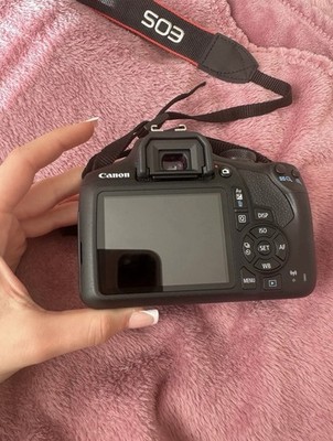 Canon EOS-2000D Digitale Spiegelreflexkamera EF-S 18-55 mm IS II 24.1 Megapix...