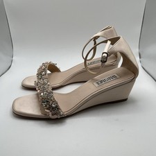 NWOB badgley mischka Teasha Wedge Sandal size 6 soft nude