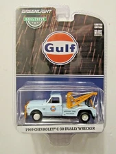 Greenlight Exclusive 1969 Chevy C-30 Gulf Oil Wrecker Tow Truck DRW  Dually 1:64